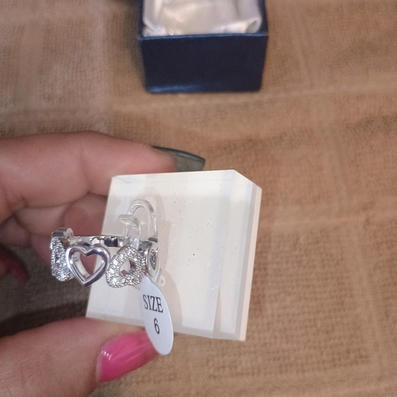 Women's Multi Heart Pave Set Ring Size 6 New - Picture 6 of 7